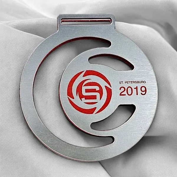 Медаль двухсторонняя из металлизированного пластика 1,5 мм. с гравировкой