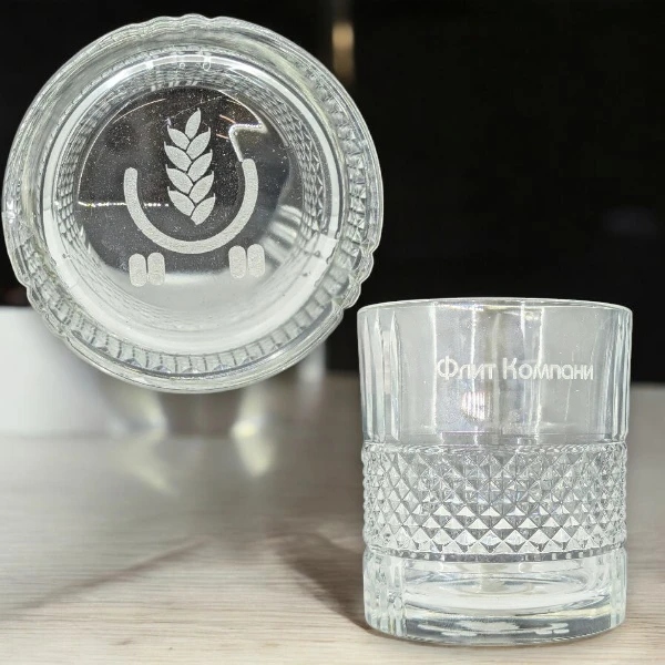 Бокалы для виски, нанесение на дно и боковую часть