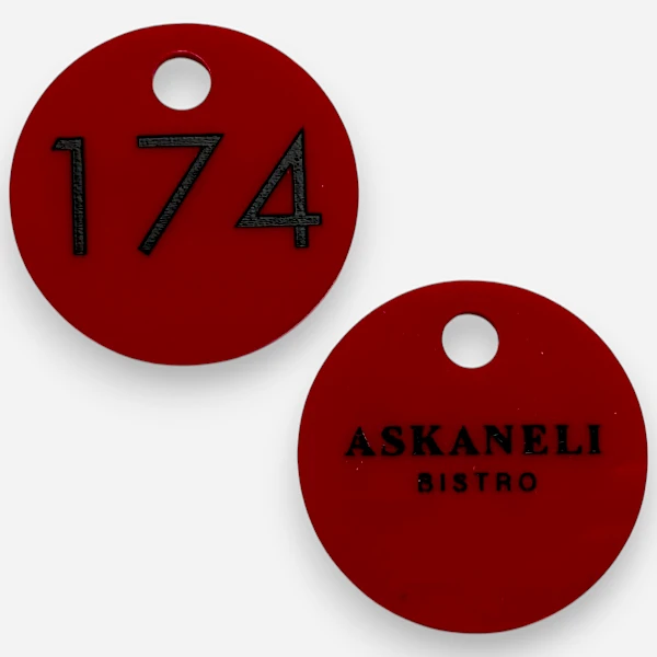 Акриловые номерки 3 мм с лазерной гравировкой и затиркой краски