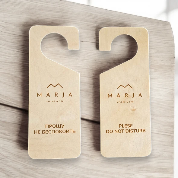 Дорхенгер из шлифованной фанеры с лазерной гравировкой