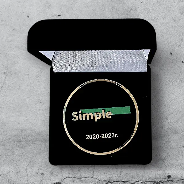 Полированная латунь 3мм. с УФ-печатью и лаком. Футляр с ложементом