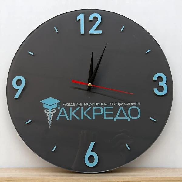 Часы с логотипом АККРЕДО, прозрачный акрил, печать с обратной стороны, объемные элементы Часы с логотипом АККРЕДО, прозрачный акрил, печать с обратной стороны, объемные элементы