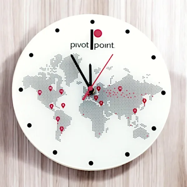 Изготовление часов с логотипом фирмы Pivot Point Изготовление часов с логотипом фирмы Pivot Point