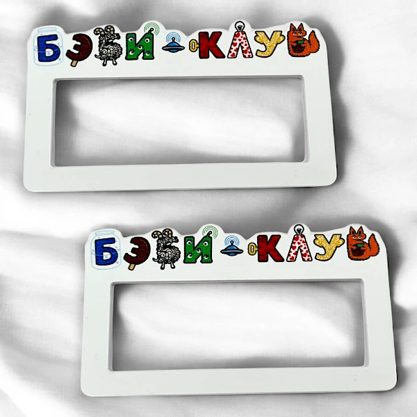 Белый пластик, фигурная форма, УФ-печать, крепление магнит