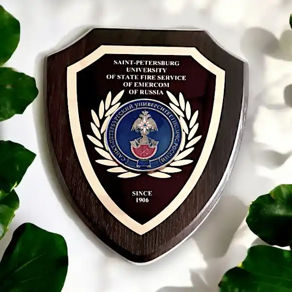 Плакетка натуральное дерево, накладка - металл+штамповка