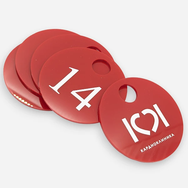 Пластиковые номерки для гардероба 3 мм с лазерной гравировкой и затиркой краски