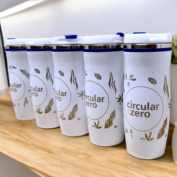 Нанесение гравировки по окружности на термокружки