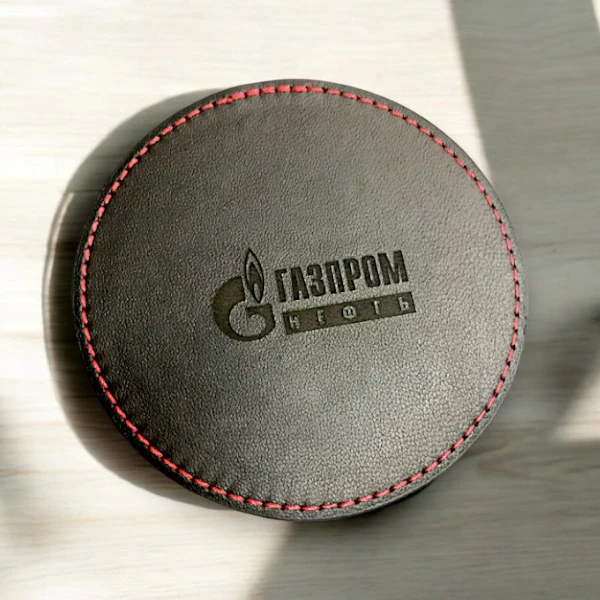 Персонализация сувениров из кожи для ГАЗПРОМ