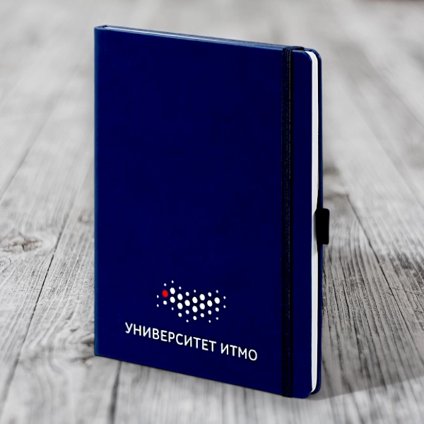 Нанесение логотипа на ежедневник для ИТМО