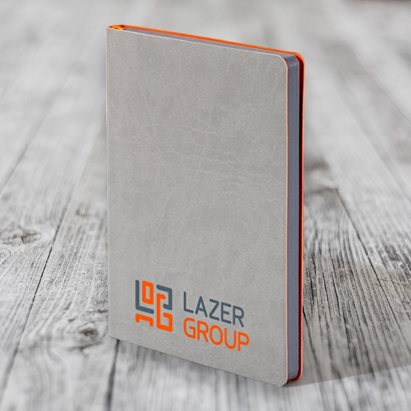 Печать логотипа на ежедневник. Уф-печать