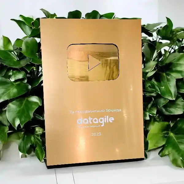 Наградные доски из металлизированного пластика с УФ-печатью