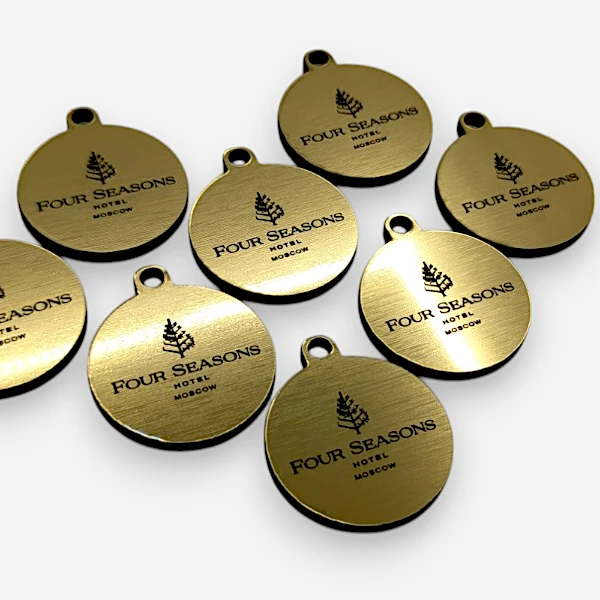 Металлизированный пластик под золото, лазерная гравировка