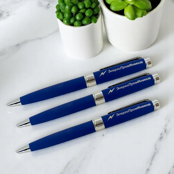 Прорезиненная поверхность, внутри зеркальное серебро