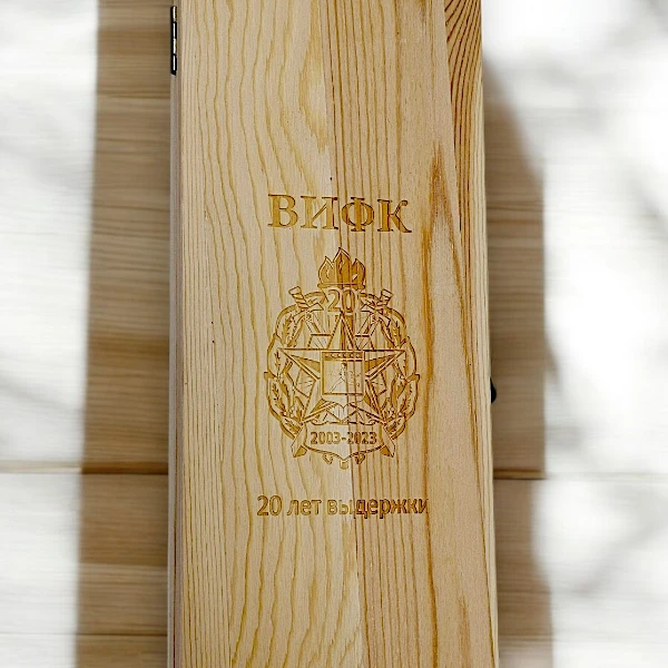 Подарочный деревянный футляр для алкоголя с логотипом