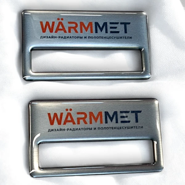 Изготовление металлических бейджей с окном, алюминий сатиновое серебро, полимерная заливка 70х40 мм