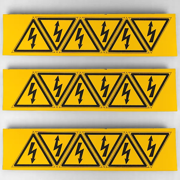 Пластиковые шильды из пленки Spectrum 0,1 мм с гравировкой