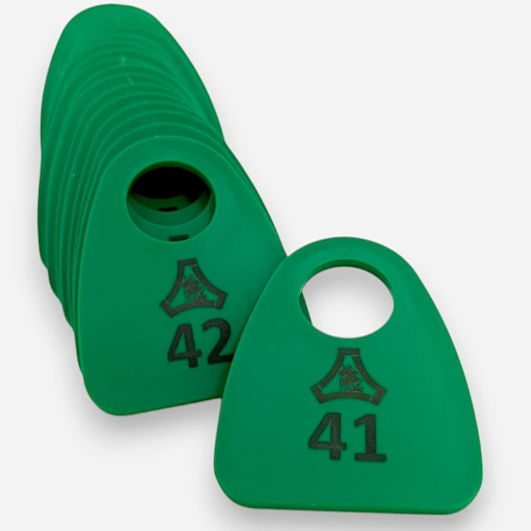 Номерки для гардероба из полистирола с лазерной гравировкой