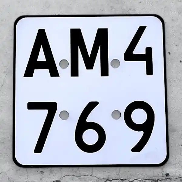 Изготовление шильдов с номерами и отверстиями