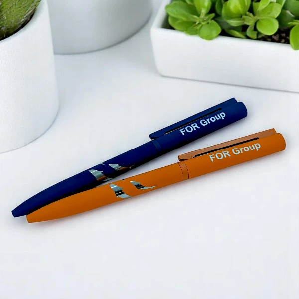 Прорезиненная поверхность, внутри зеркальное серебро