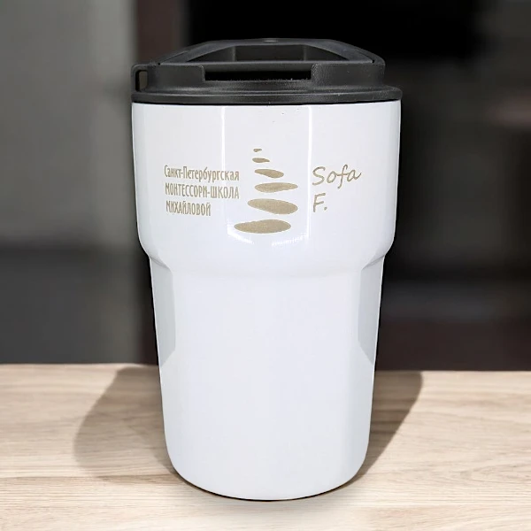 Белое лакокрасочное покрытие, вскрывается серебряным цветом