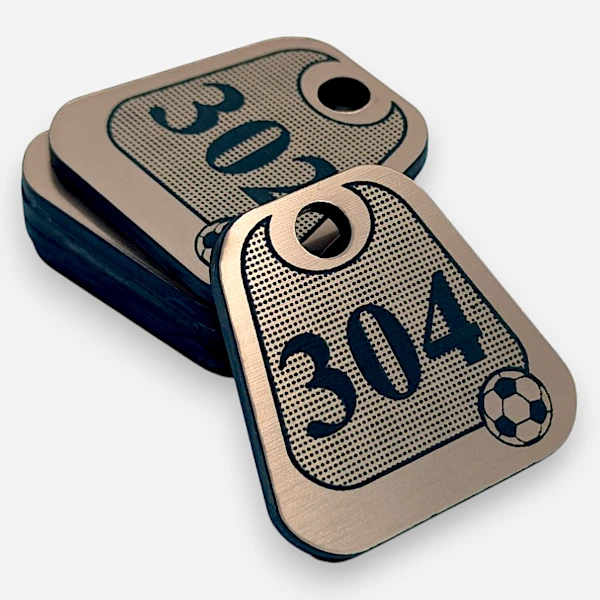 Бронзовый номерок для гардероба с лазерной гравировкой