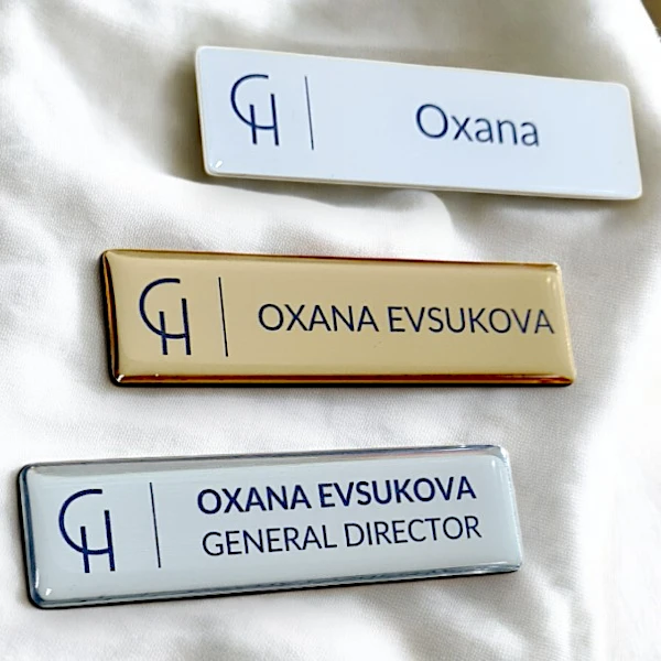 Металлические бейджи с логотипом и полимерной заливкой